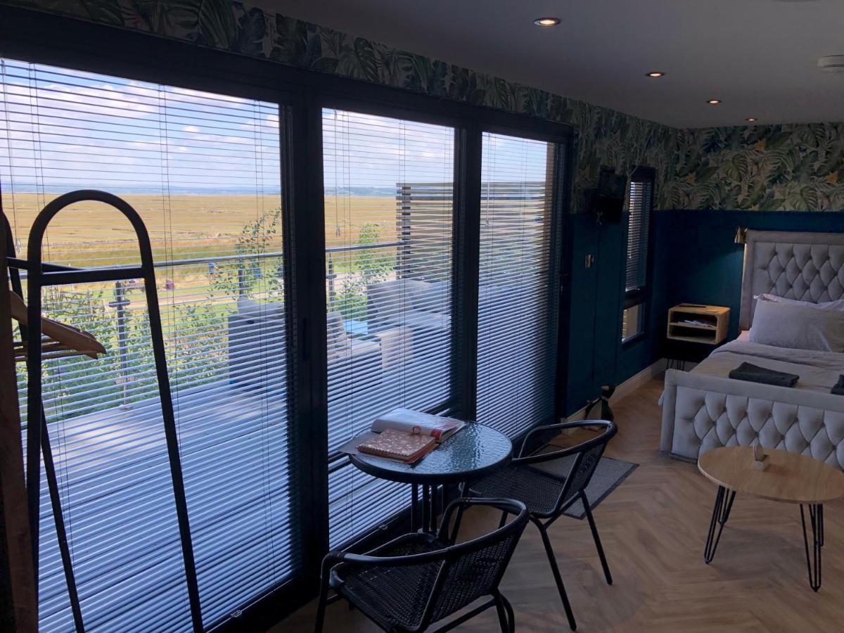 The Rhossili Bay Secret Villa สวอนซี ภายนอก รูปภาพ